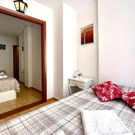 Galeon Pool Stay, 600 M To The Beach, 2 Double Beds Lägenhet *