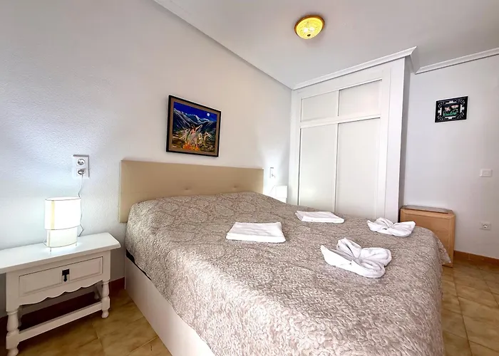 Galeon Pool Stay, 600 M To The Beach, 2 Double Beds